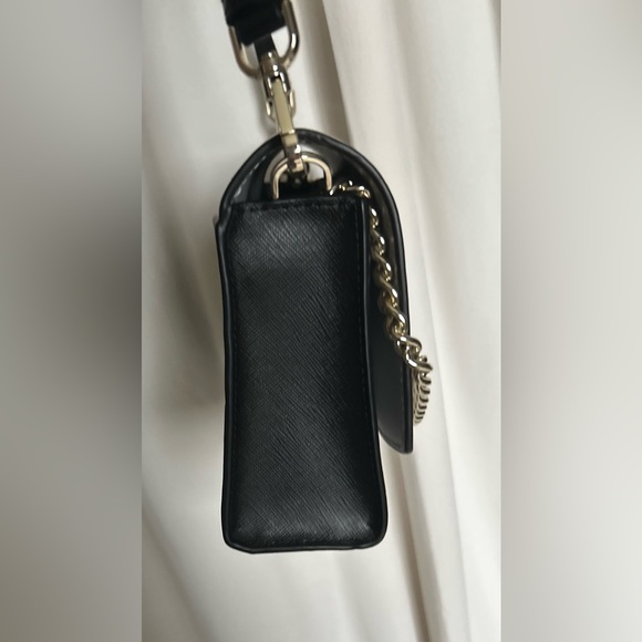 Like new! ♠️Kate Spade, like new Carson convertible crossbody. - Picture 4 of 8